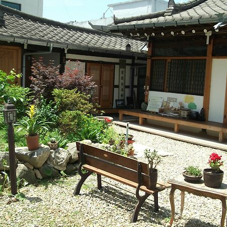 Dukmanjae Hotel Jeonju Exterior photo